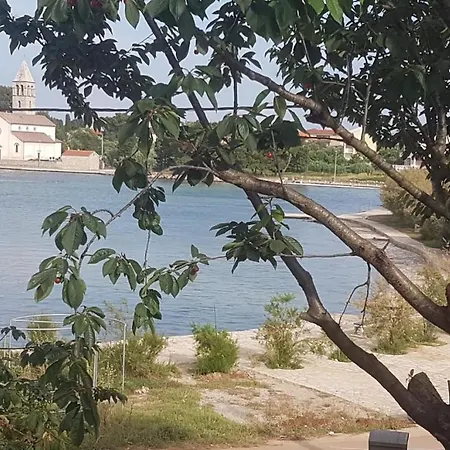 Studio In With Seaview, Terrace, Air Condition, Wifi Appartement Pašman