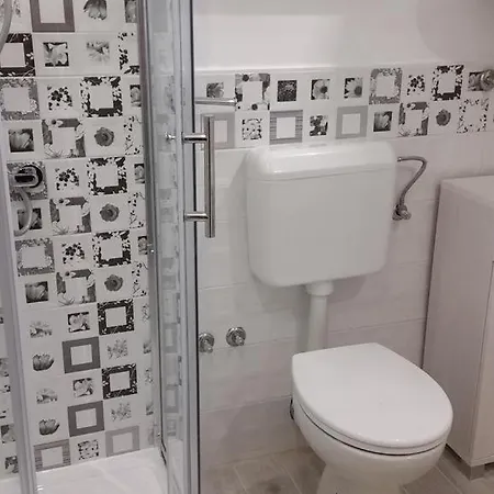 Studio In With Seaview, Terrace, Air Condition, Wifi Pašman