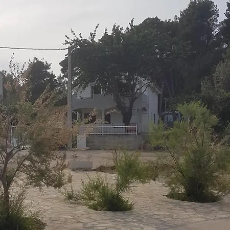 Appartement Studio In With Seaview, Terrace, Air Condition, Wifi Pašman