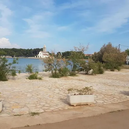 Studio In With Seaview, Terrace, Air Condition, Wifi Appartement Pašman